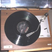 Yamaha YP-211 Turntable
