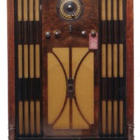 Radio-Philco_37-690_Doors_open_1937