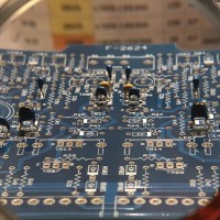 Ceramic Capacitors (zoomed)