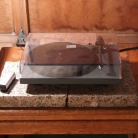 Pro-Ject Xpression2 and support