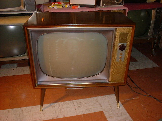 1961 magnavox 27" b/w console