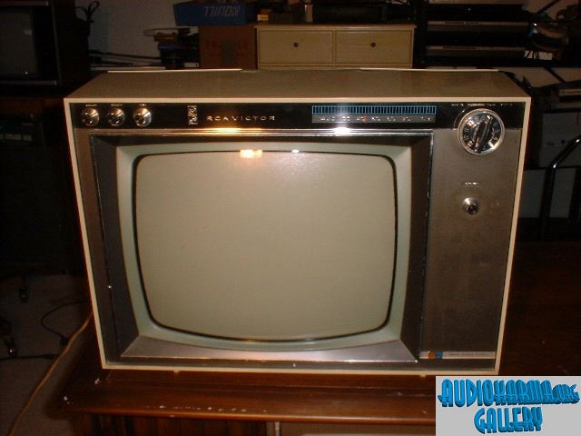 1968 RCA Victor CTC22 "Carry-ette"