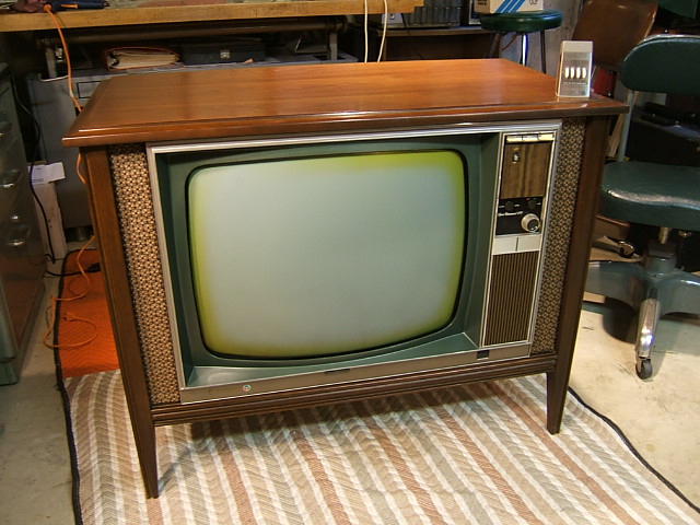 1968 Zenith color console Space command 400