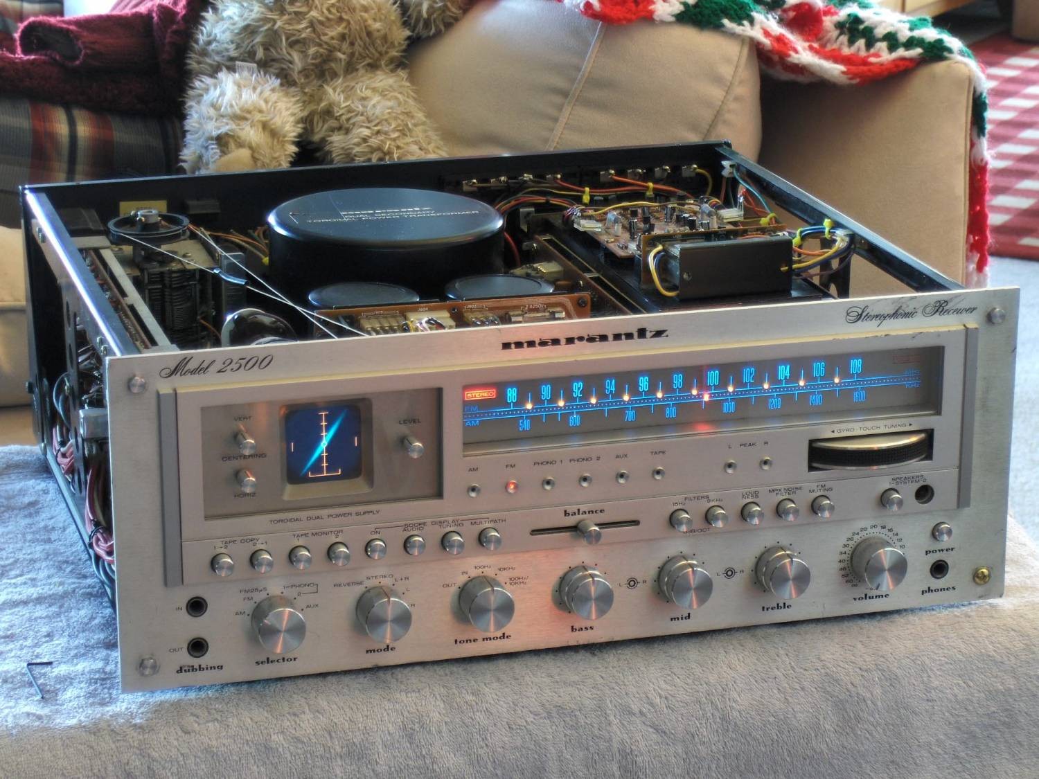 1977 Marantz 2500 Stereophonic Receiver