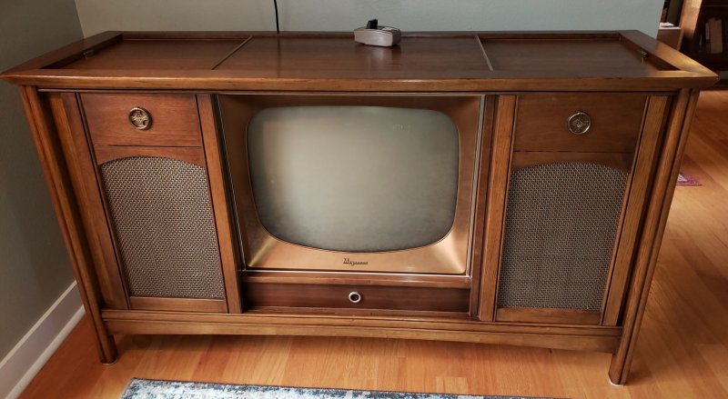 2021110 Console Front View