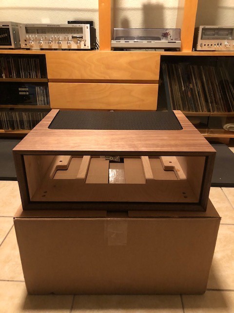 2252B Wooden Case Pic1 (2)