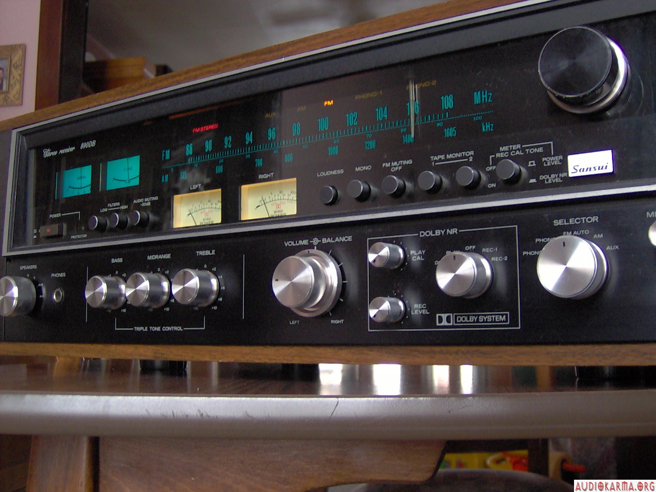 890DB