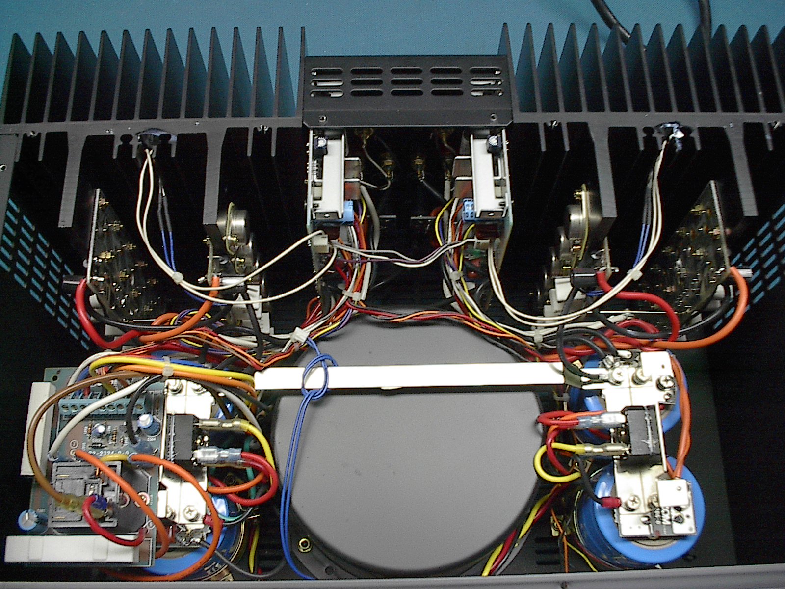Adcom GFA-585 (Under the hood)