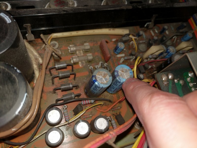 AU217_leakingcaps
