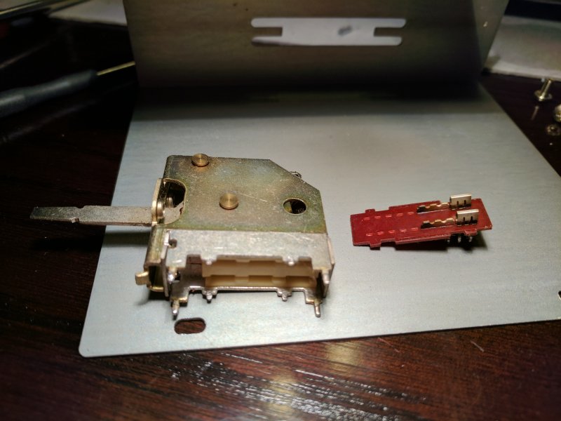 AU217_switch_disasembly