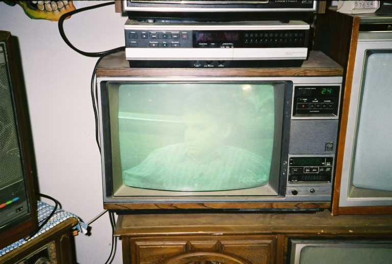 GE motel TV w/ radio.