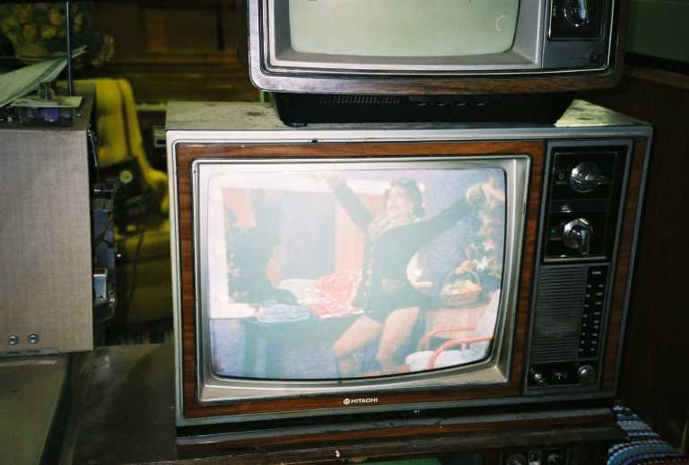 Hitachi Motel TV w/ radio