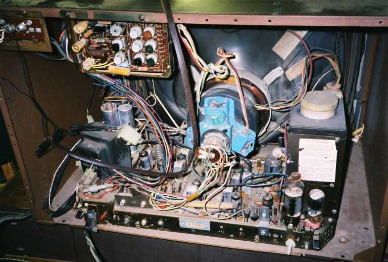 Inside the 1968 Sony (Admiral)