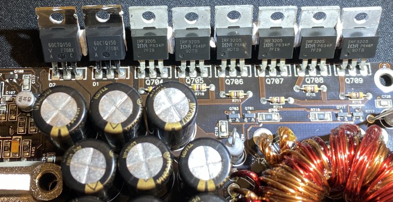JL Audio M600/6 transistors
