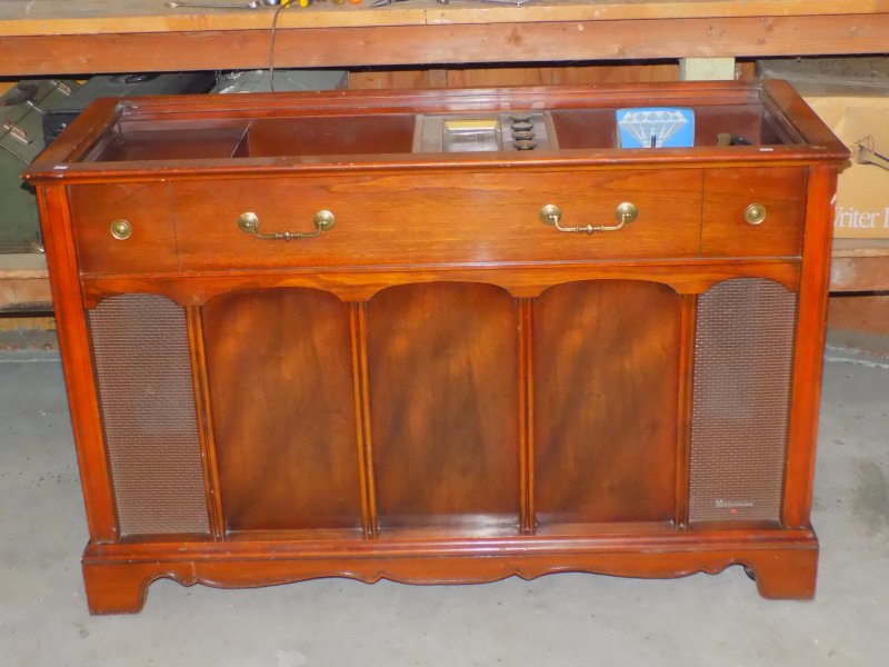 Magnavox donor console for my 9302 amplifier.