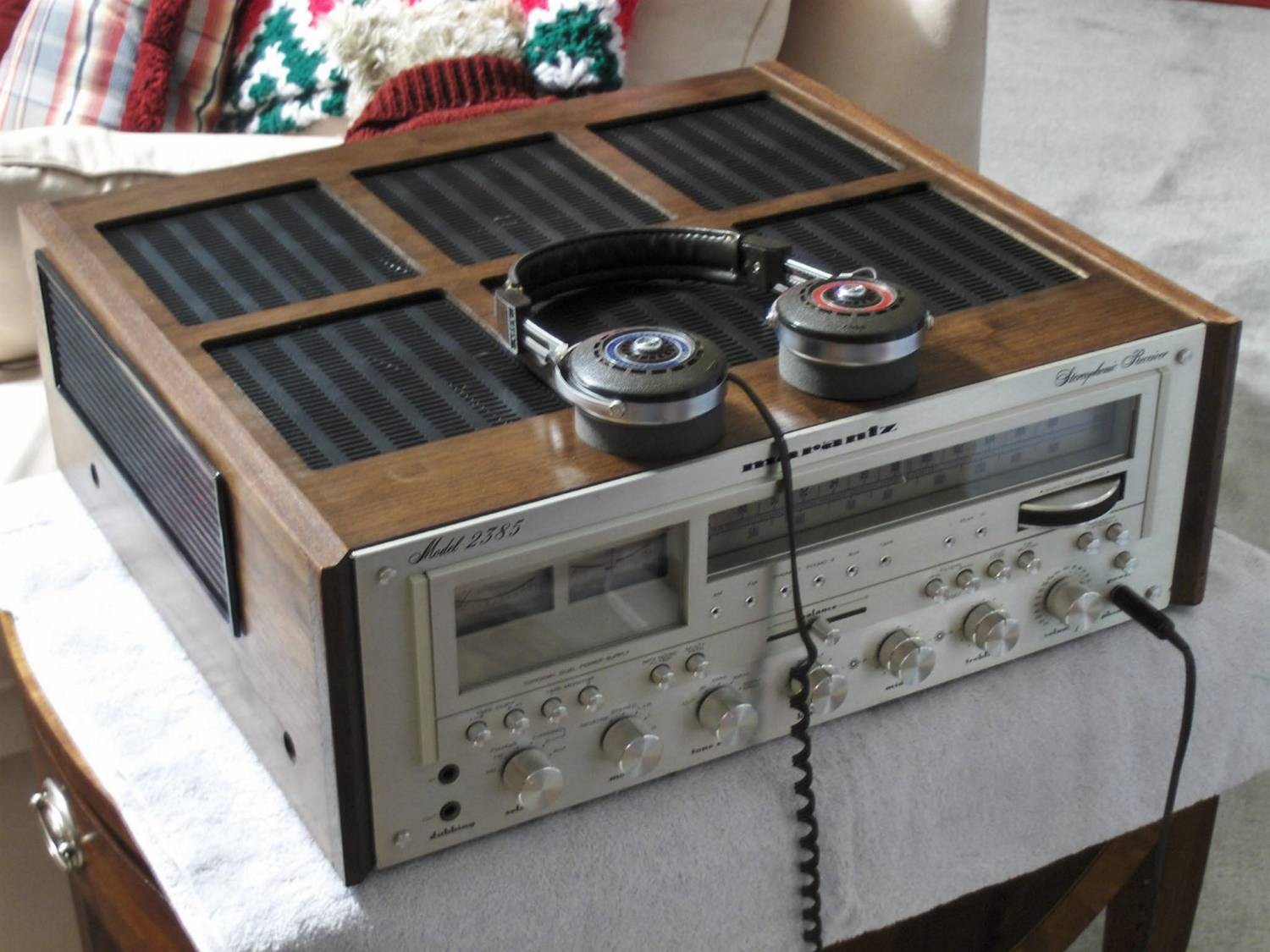 Marantz 2385 Receiver wearing WC-124 Walnut Case.