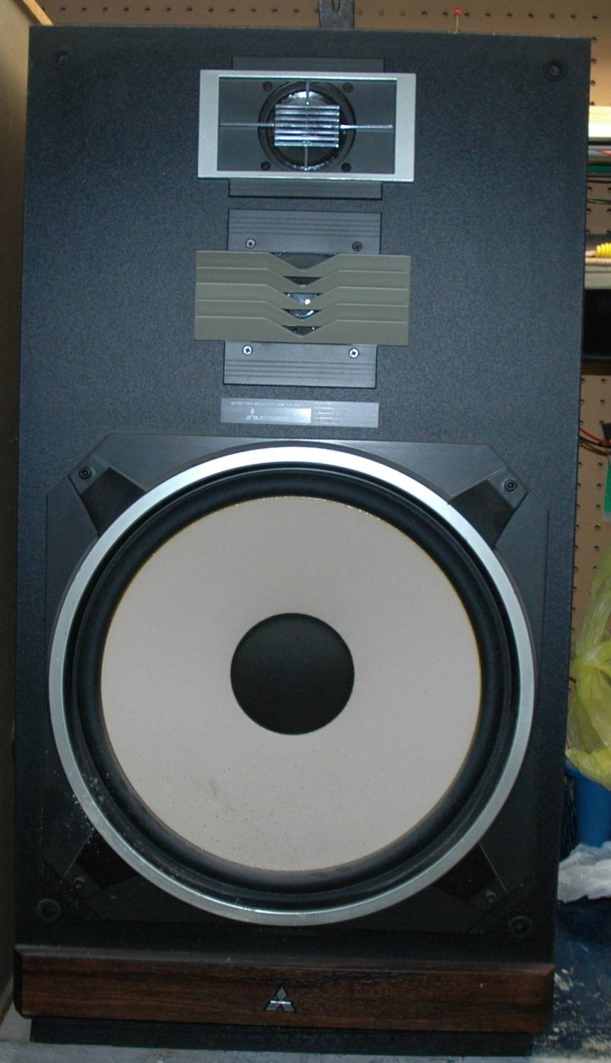 Mitsubishi SS-152 without grill.