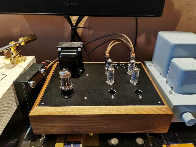 Neumann WV2 exterior