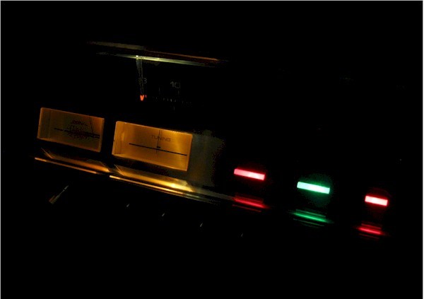 Onkyo T-9 tuner night