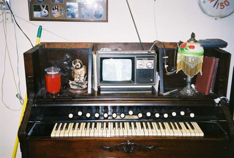 Organ with TV