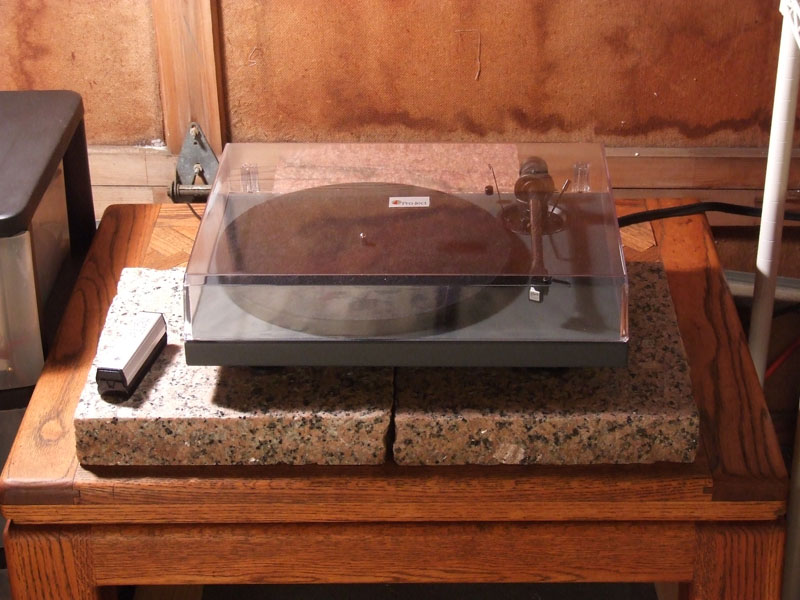 Pro-Ject Xpression2 and support