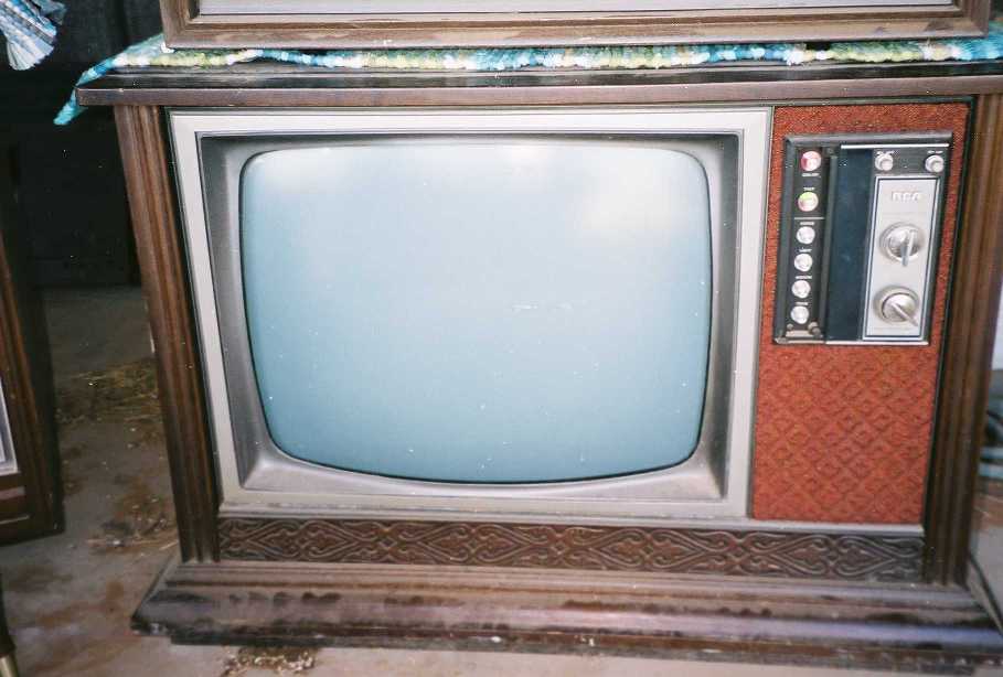 RCA CTC-38 Mediterranean Style Console