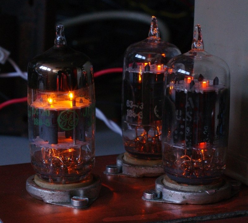 Tube-5965_glow