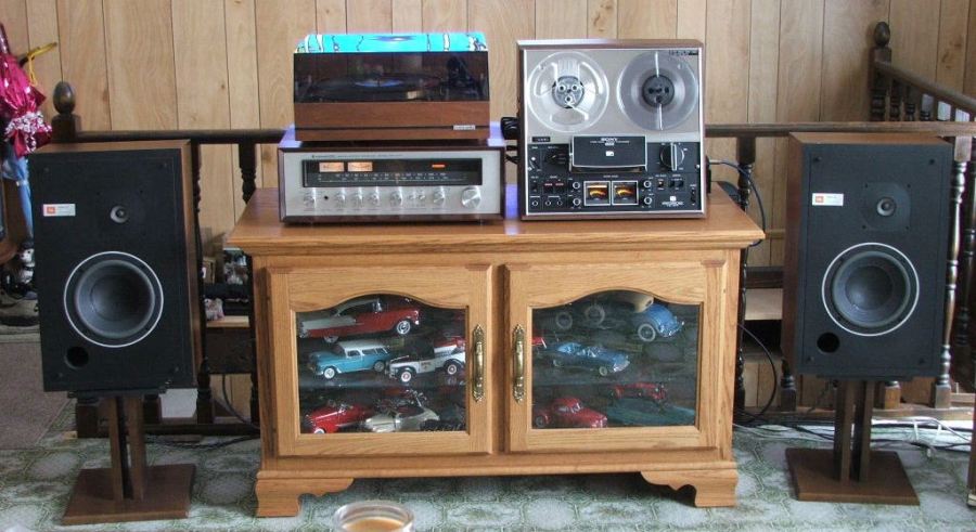 Vintage system in dinning room