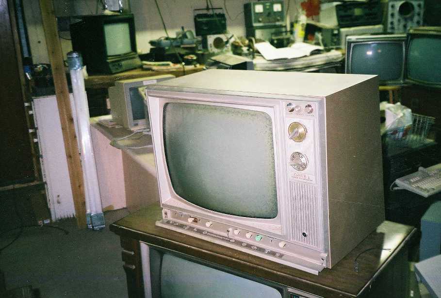 Zenith 22 inch color